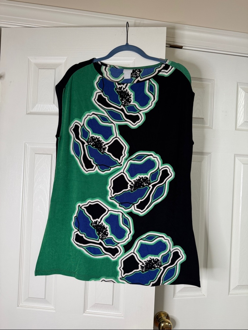 Chicos travelers Sleeveless Floral Print Top in Green and Black